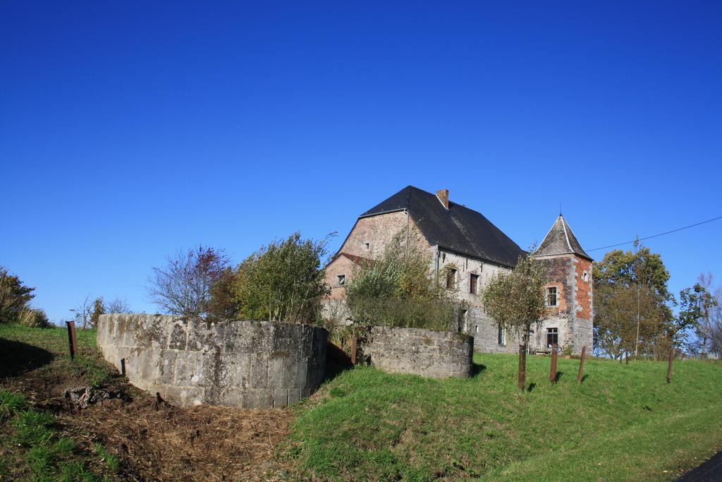 A L'Ombre Du Clocher Montbliart Exteriör bild